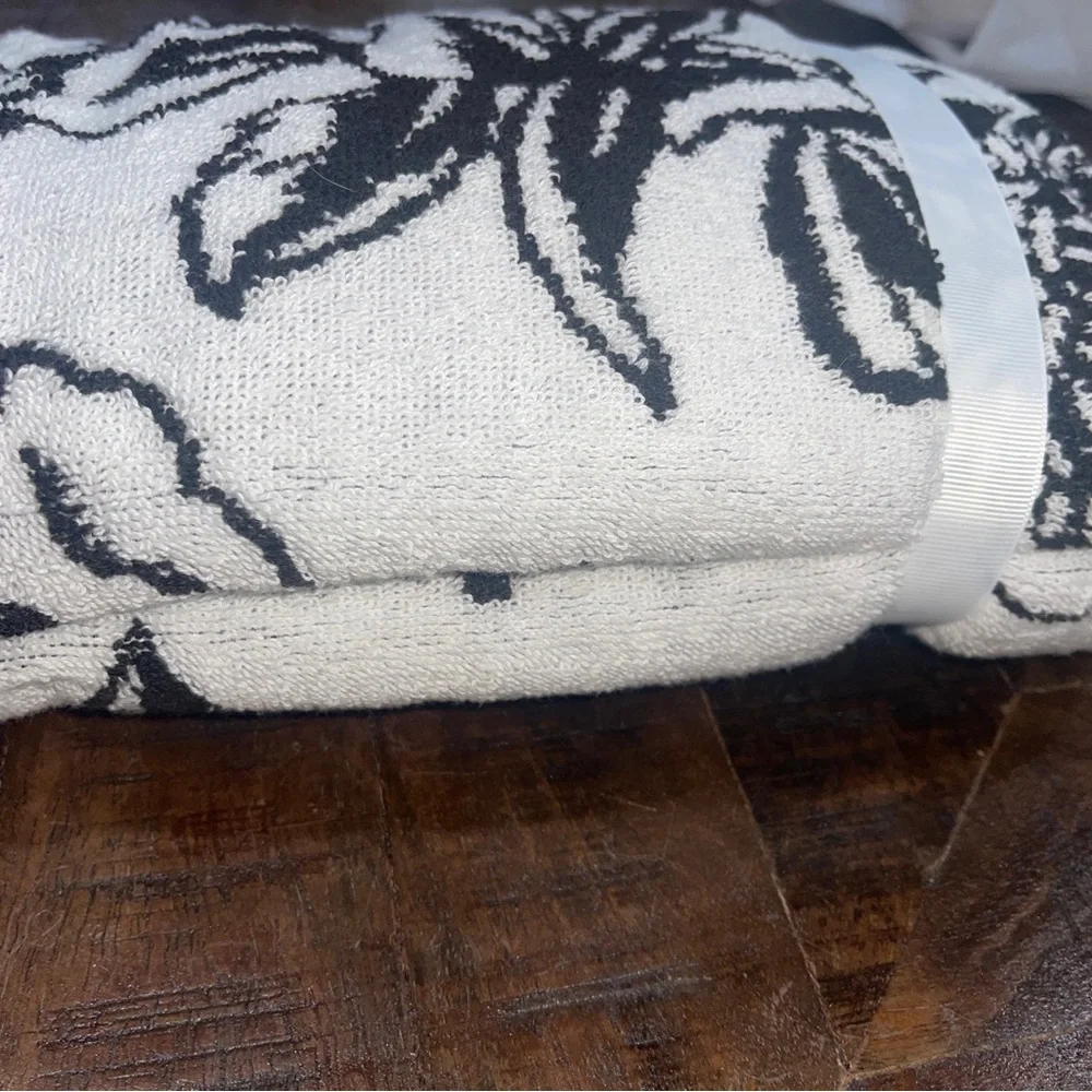 Peri Home Super Soft COTTON 2 Pck Hand TOWELs 18x28” White Black OEKO-TEX NWT